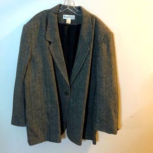 Herringbone Wool Blazer with beautiful details.